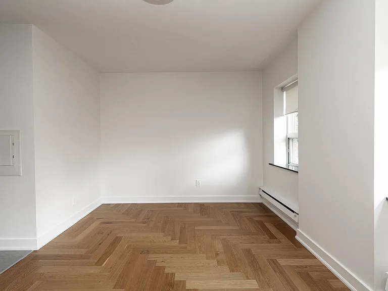 110 Oriole Pkwy — Photo 8