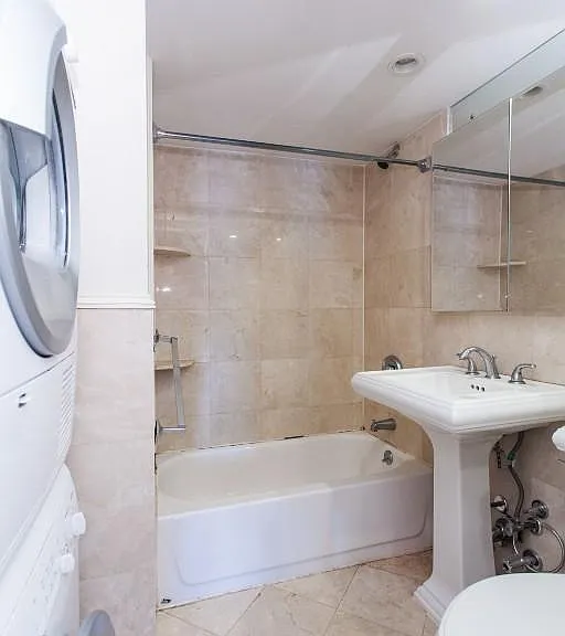 279 E 10th St #4 — Photo 3