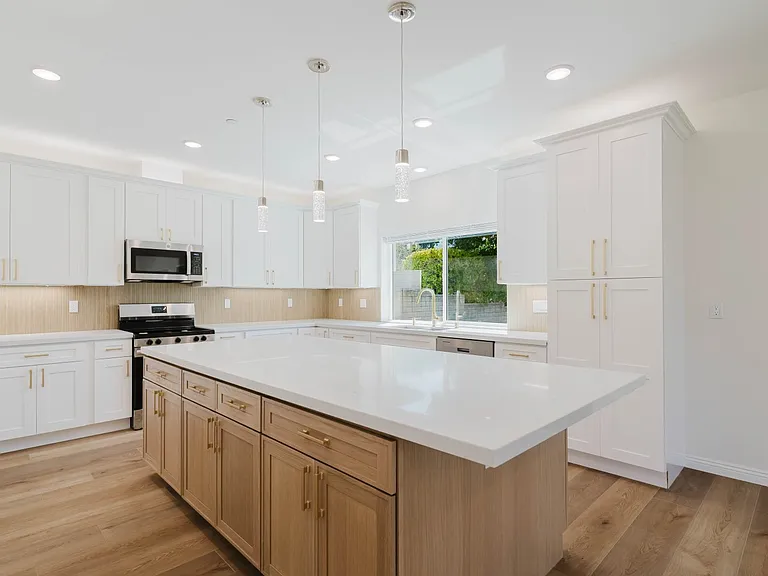 1079 E Elmwood Ave — Photo 16