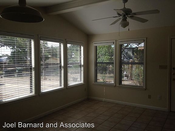 3rd image of 1011-B W Bluebonnet Dr