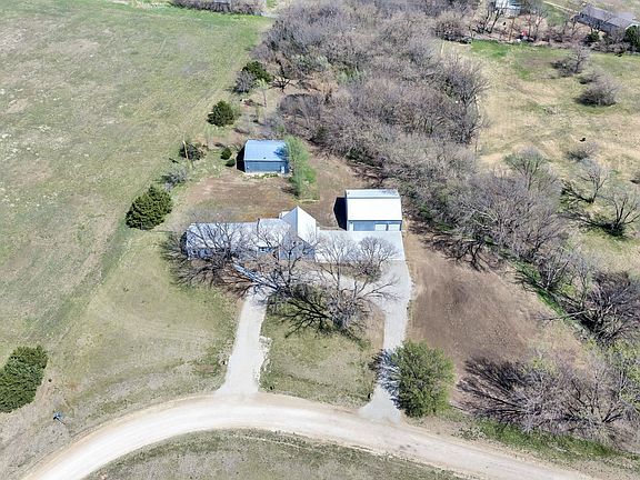 2nd image of 10270 SW Hidden Lane Rd