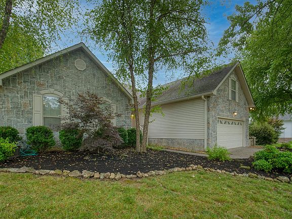5th image of 636 Bradford Dr
