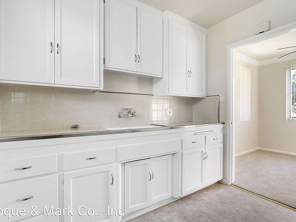 4th image of 3152 S Barrington Ave #G