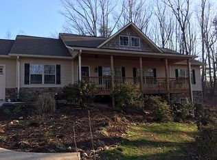 453 Willows Dr, Cleveland, GA 30528