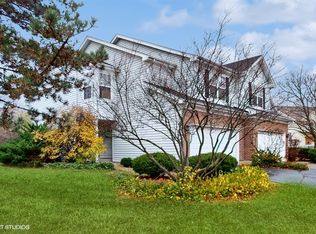 1751 Leeds Ct, Mundelein, IL 60060