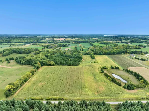 Sunnyview Rd, Waupaca, WI 54981