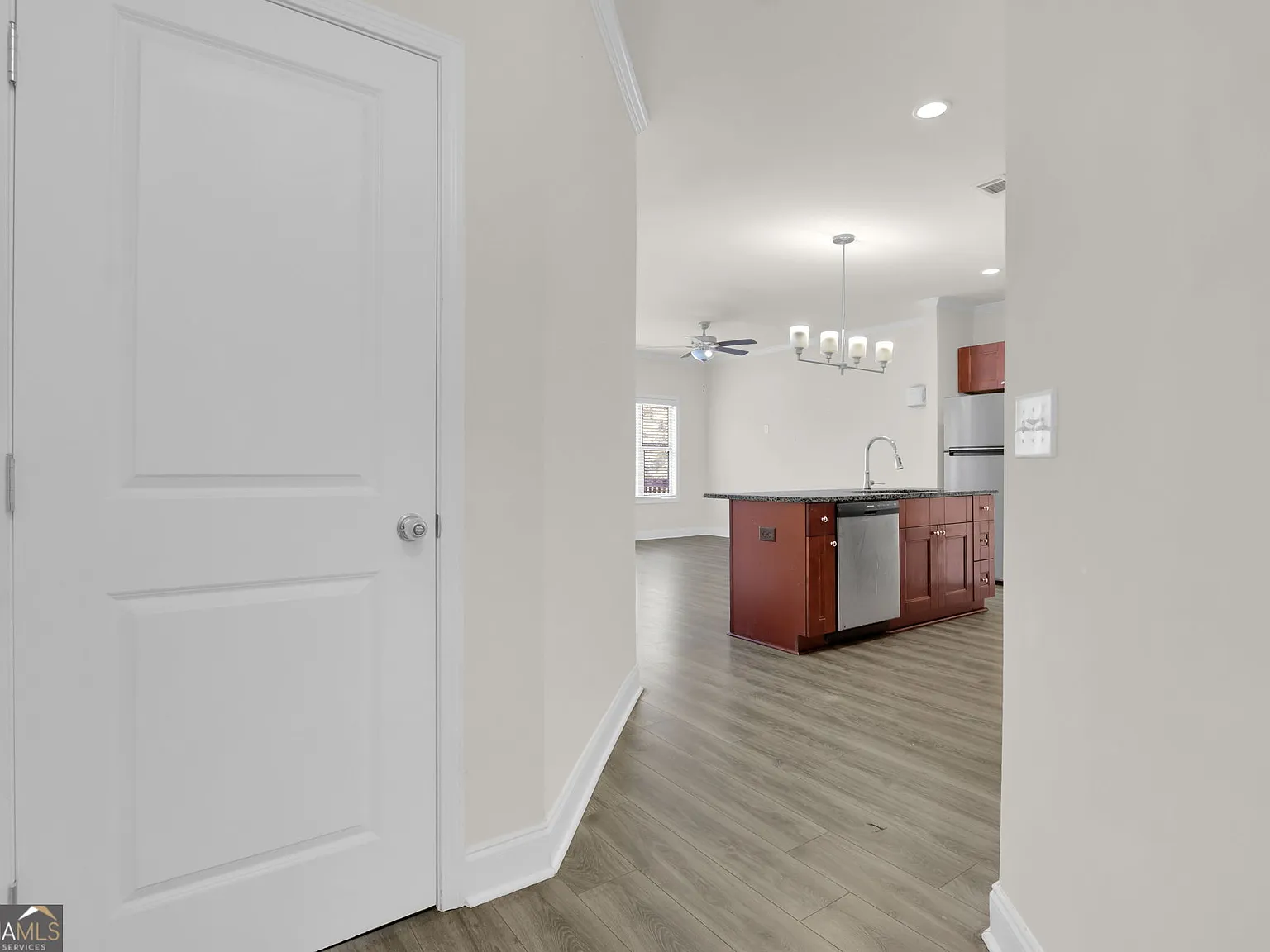 4 bed, 3.5 bath, 2460 sqft, $2,500 — Photo 4