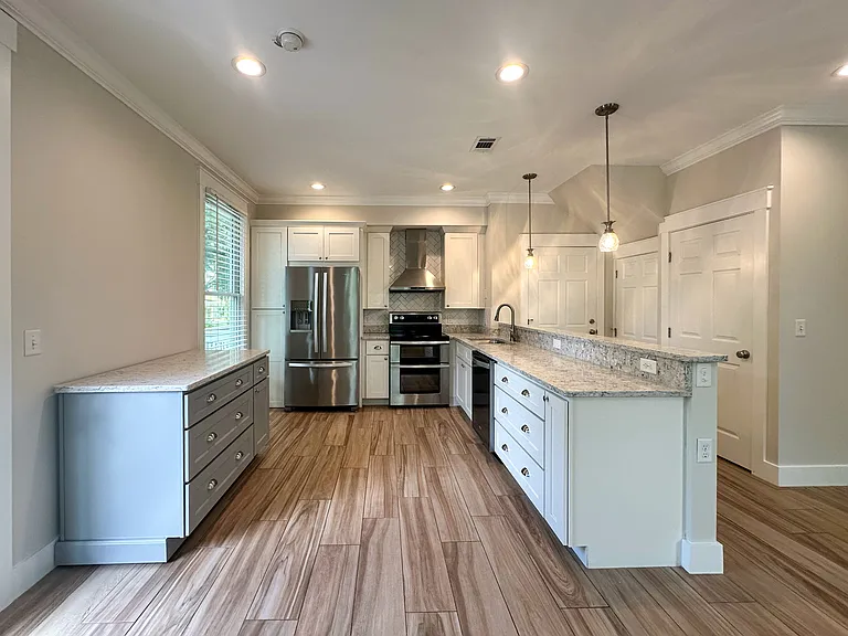 1415 Abercorn St — Photo 7