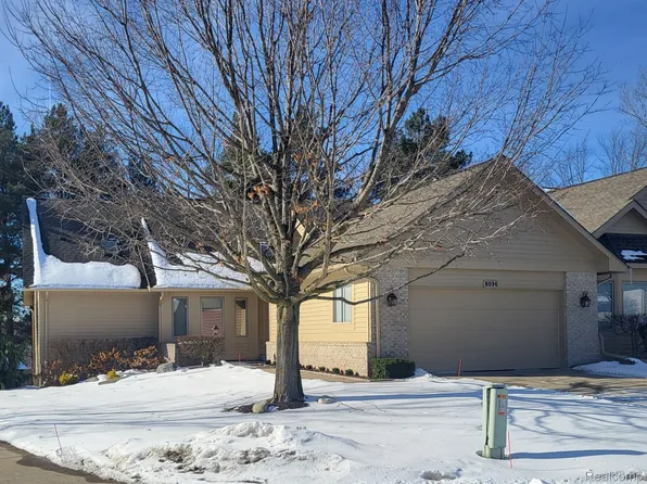 8096 Hawkcrest Dr, Grand Blanc, MI 48439