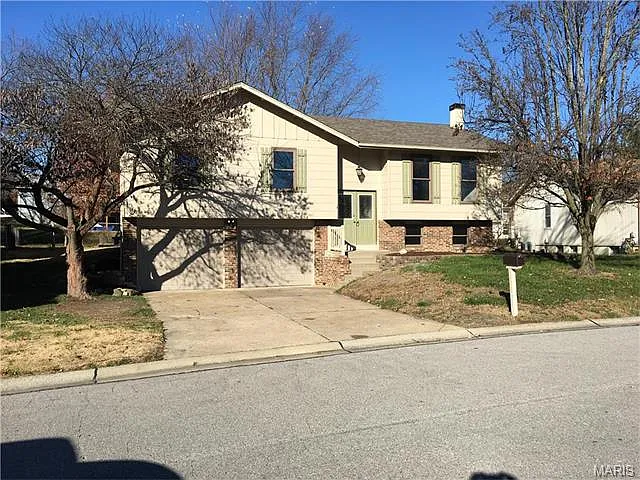 16 Crescent Woods Dr photo 1