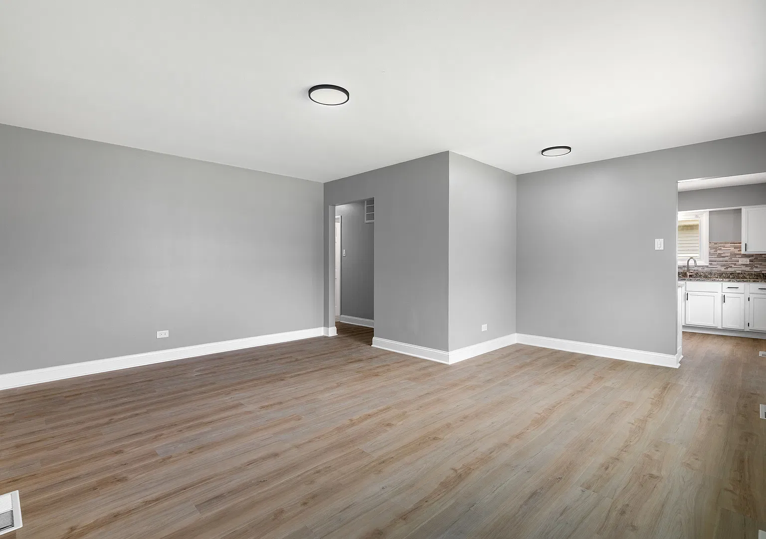 3 bed, 1.5 bath, 1147 sqft, $2,150 — Photo 4
