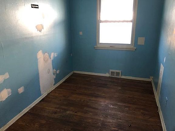 1st bedroom