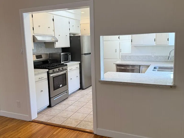 2523 S Bentley Ave — Photo 9