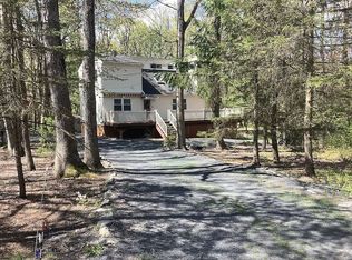 106 Orchard Dr, Lords Valley, PA 18428