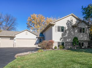 975 Hathaway Ln NE, Fridley, MN 55432