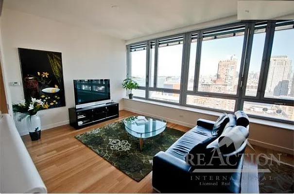 Sold by Reaction | media 16