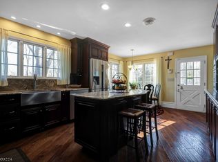 95 Old Somerset Rd, Watchung, NJ 07069