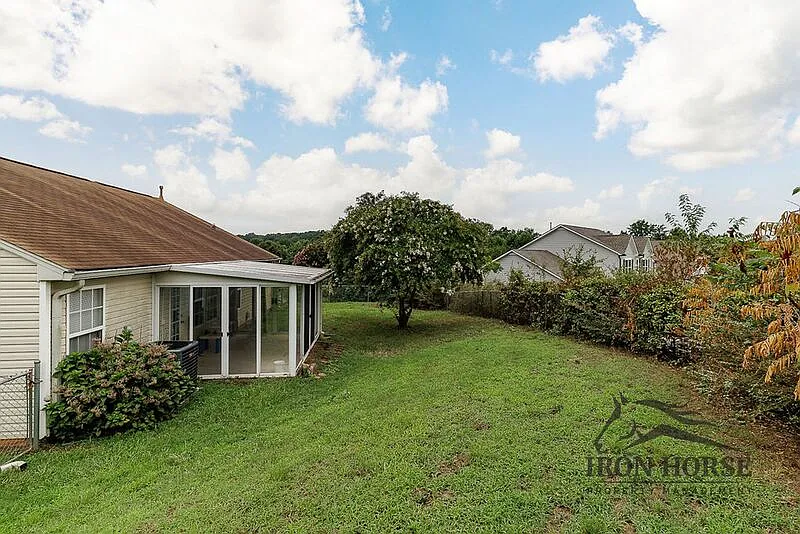 3 bed, 2.0 bath, 1254 sqft, $1,800 — Photo 4