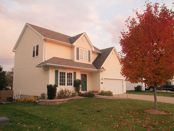 3rd image of 822 Edgewater Drive