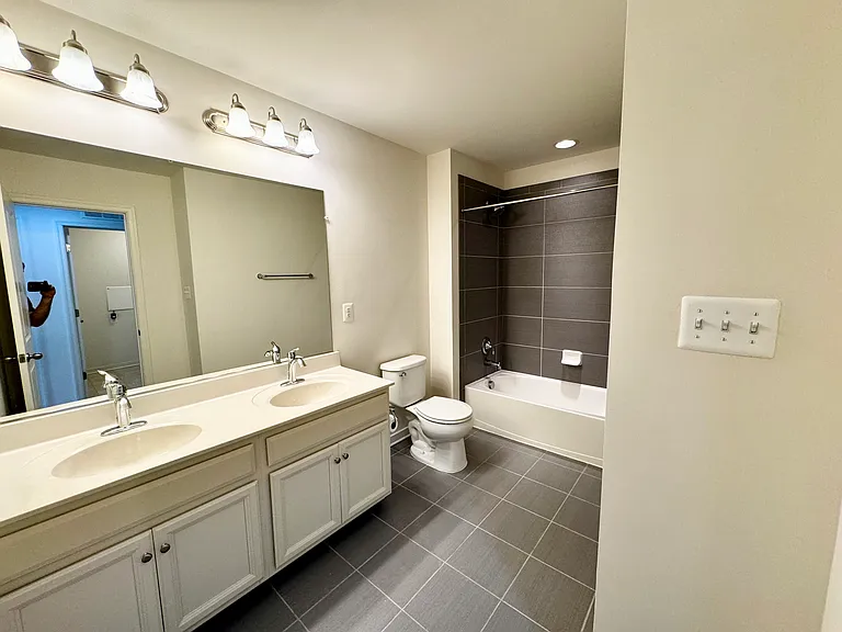 661 E Church St #B — Photo 23
