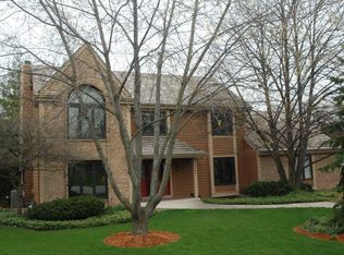 14900 W Woodview Ct, New Berlin, WI 53151