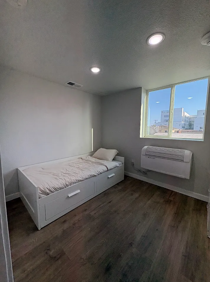 1 bed, 400 sqft, $1,260 — Photo 3
