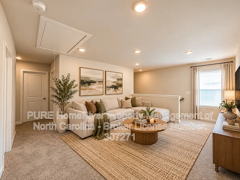 4 bed, 2.5 bath, 2097 sqft, $2,195 — Photo 3