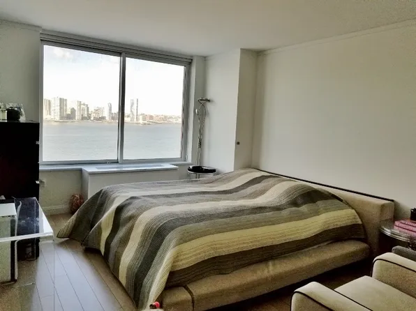 212 Warren Street 12E image 3 of 12