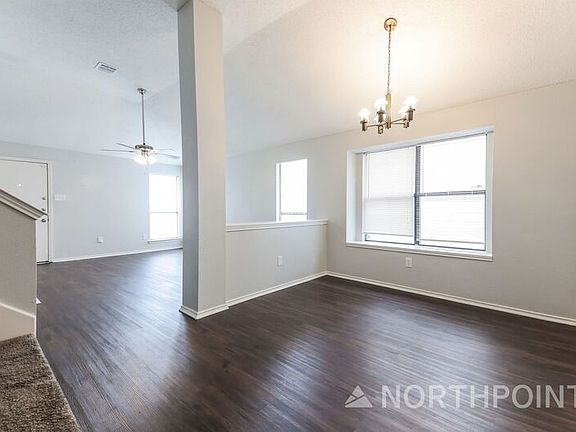 4th image of 2708 Briarbank Cir