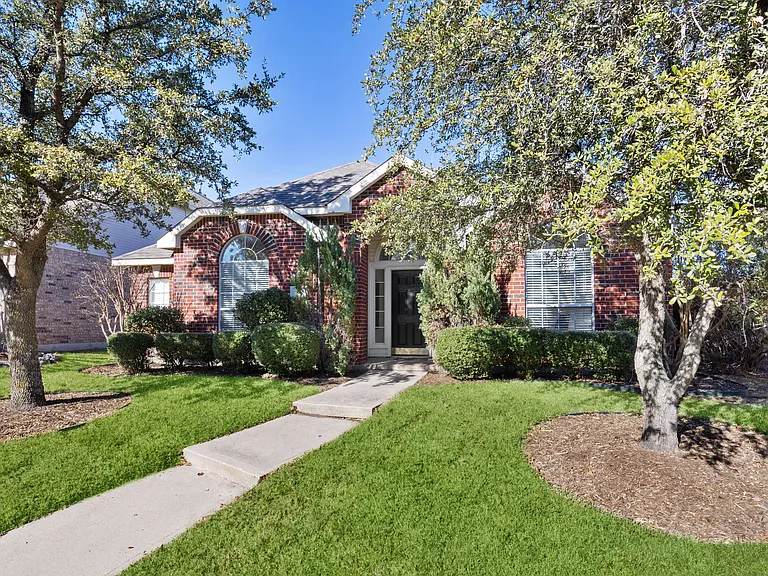 1438 Royal Oaks Dr — Photo 4