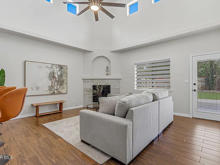 3121 Tierra Paola Ln — Photo 17
