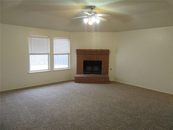 3rd image of 113 Pebble Creek Ln