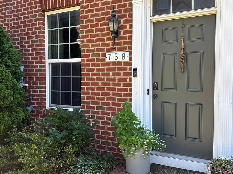 758 S Macon St — Photo 2