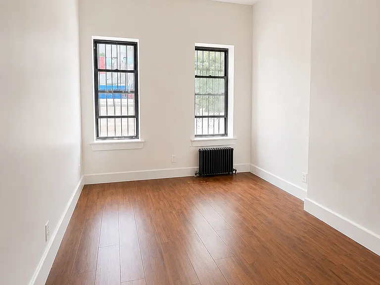 890 Glenmore Ave #1 — Photo 6