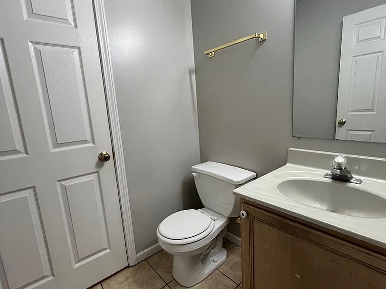 102-104 Albany Dr — Photo 4
