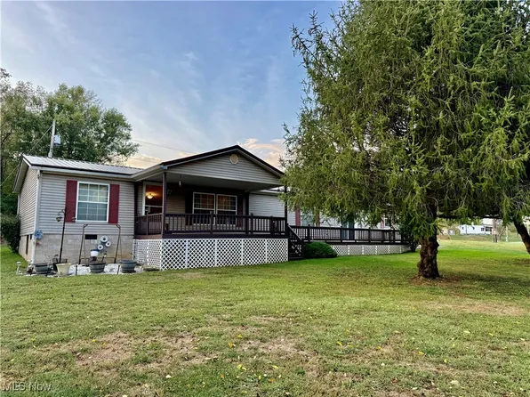 126 Madison Ave, Ellenboro, WV 26346