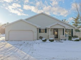 350 Applewood Ln, Mount Pleasant, MI 48858