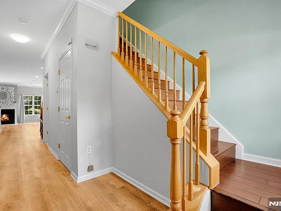 2nd image of 8 Allister Court Lincoln Park