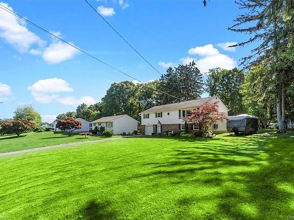 4th image of 20 Lakeview Dr