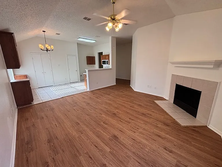 1008 Rock Springs Dr — Photo 15