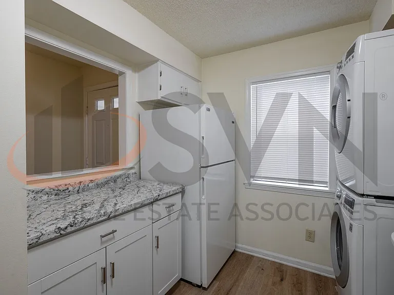130 Kingsbury Dr — Photo 4
