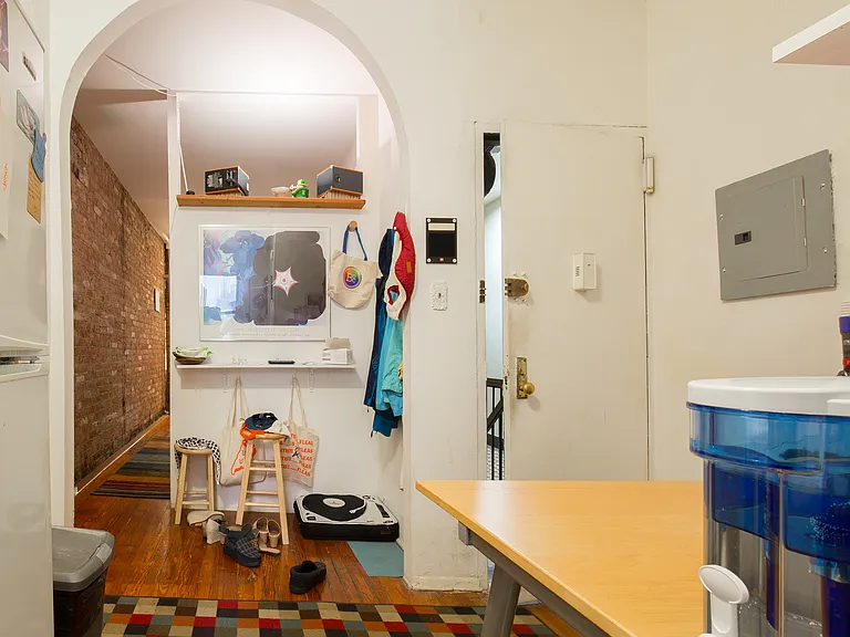 419 E 9th St #4 — Photo 8
