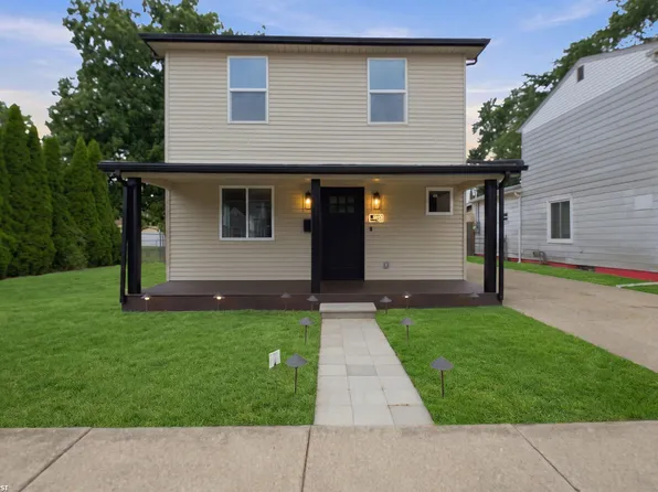 28751 Maple St, Roseville, MI 48066