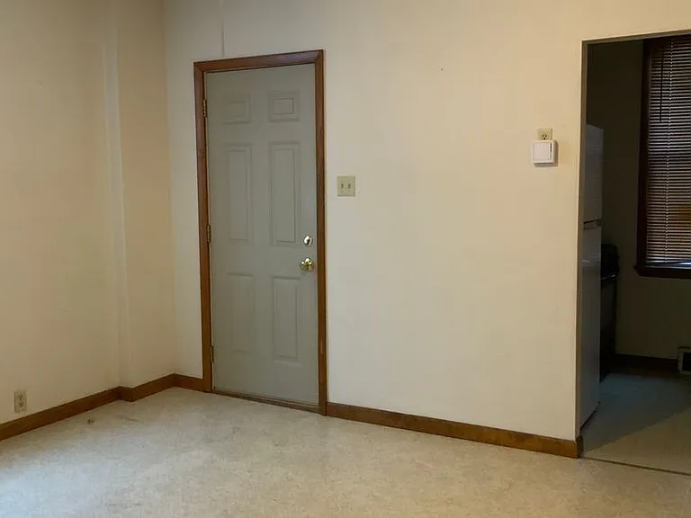337 Decker Ave — Photo 6