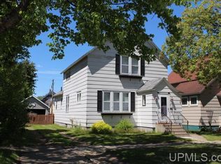 1112 Minnesota Ave, Gladstone, MI 49837