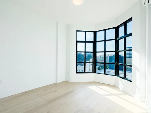 875 4th Avenue image 7 of 23