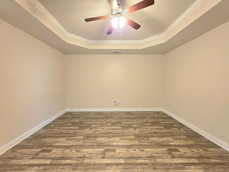 5297 Parkside Dr — Photo 2