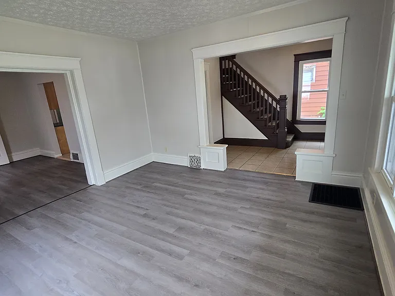 260 W Harrison St — Photo 3