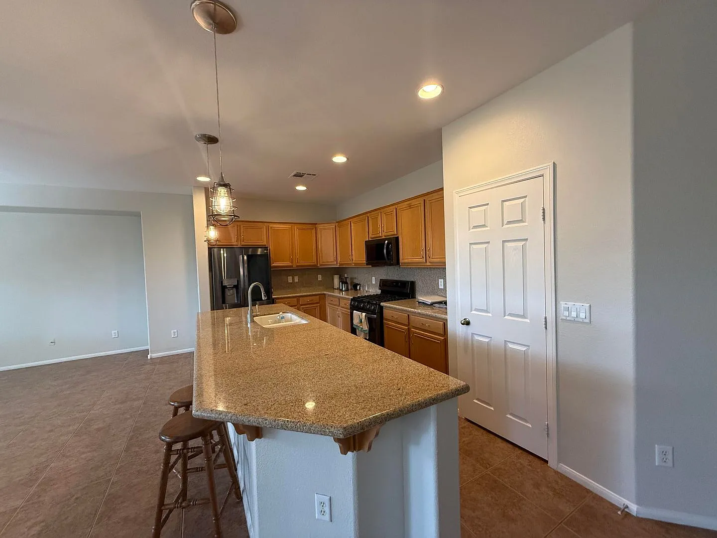 Great Single Story 3 Bedroom Home in Southwest Nevada Trails! — Photo 3
