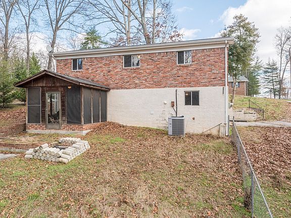 5th image of 113 Fawn Dr #2